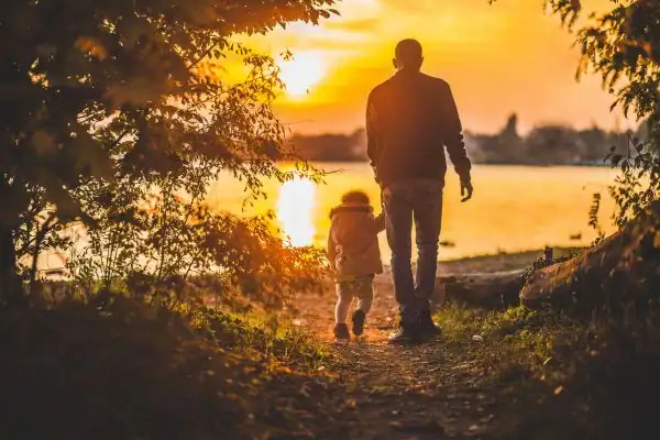 image of dad and child - parental alienation Basingstoke