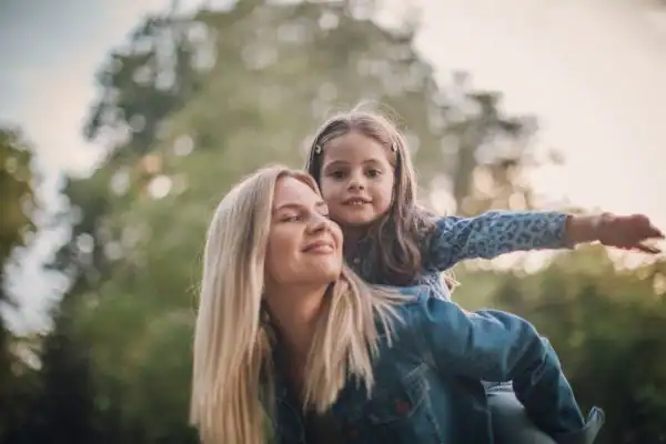 happy mum and daughter following mediation to resolve parental alienation Basingstoke